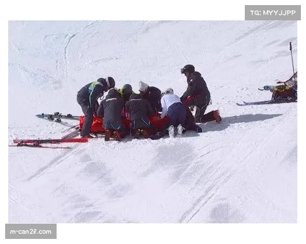 美国高山滑雪名将林赛·沃恩比赛中受伤，被直升机送往医院